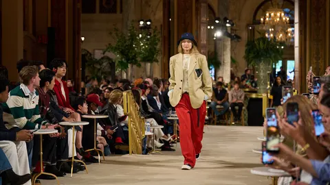 Tommy Hilfiger повернувся на нью-йоркський подіум: показ у Plaza Hotel відкрила Джіджі Хадід