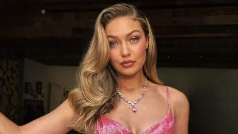 Розтяжка кольору: як досягти ефекту sun-kissed та візуального об'єму волосся
