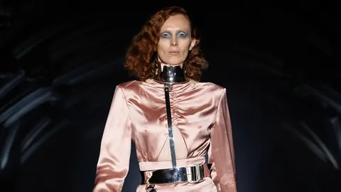 McQueen повернувся до Лондона: колекція, натхненна рейвом і живописом делла Фран