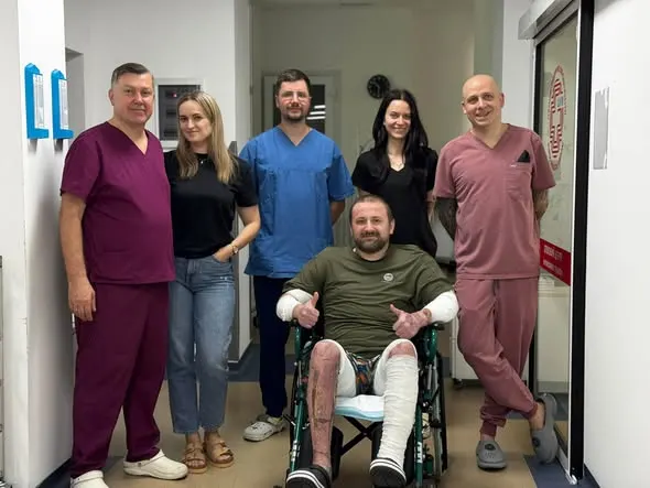 Свиняча та риб'яча шкіра: як у Львові врятували чоловіка з 80% опіків