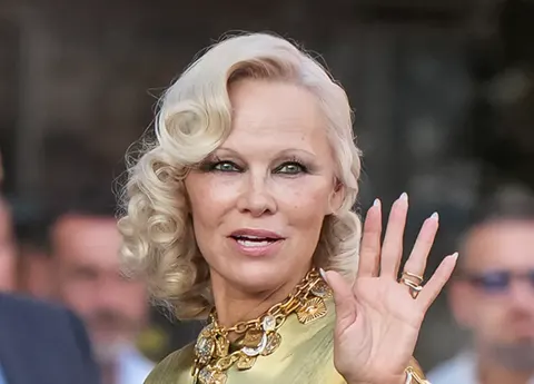 Памела Андерсон повернулася до макіяжу: вихід у Мілані, який помітили всі