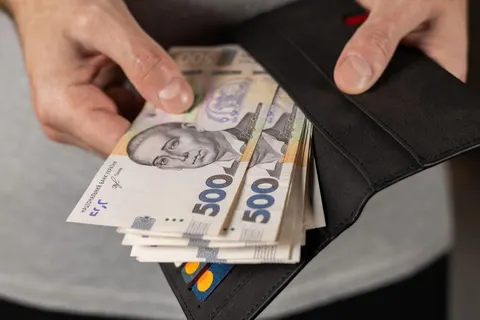 Догляд за близькими: хто може отримати компенсацію у вересні