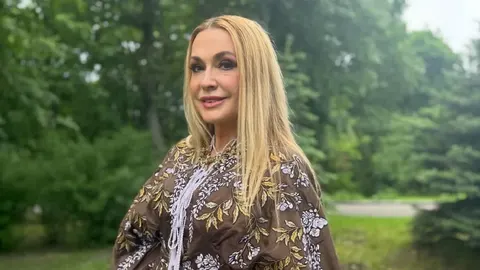 Ольга Сумська показала обличчя без макіяжу та приміряла чорне каре