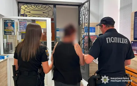 Доглядальниця оформила на себе квартиру померлої пенсіонерки в Одесі